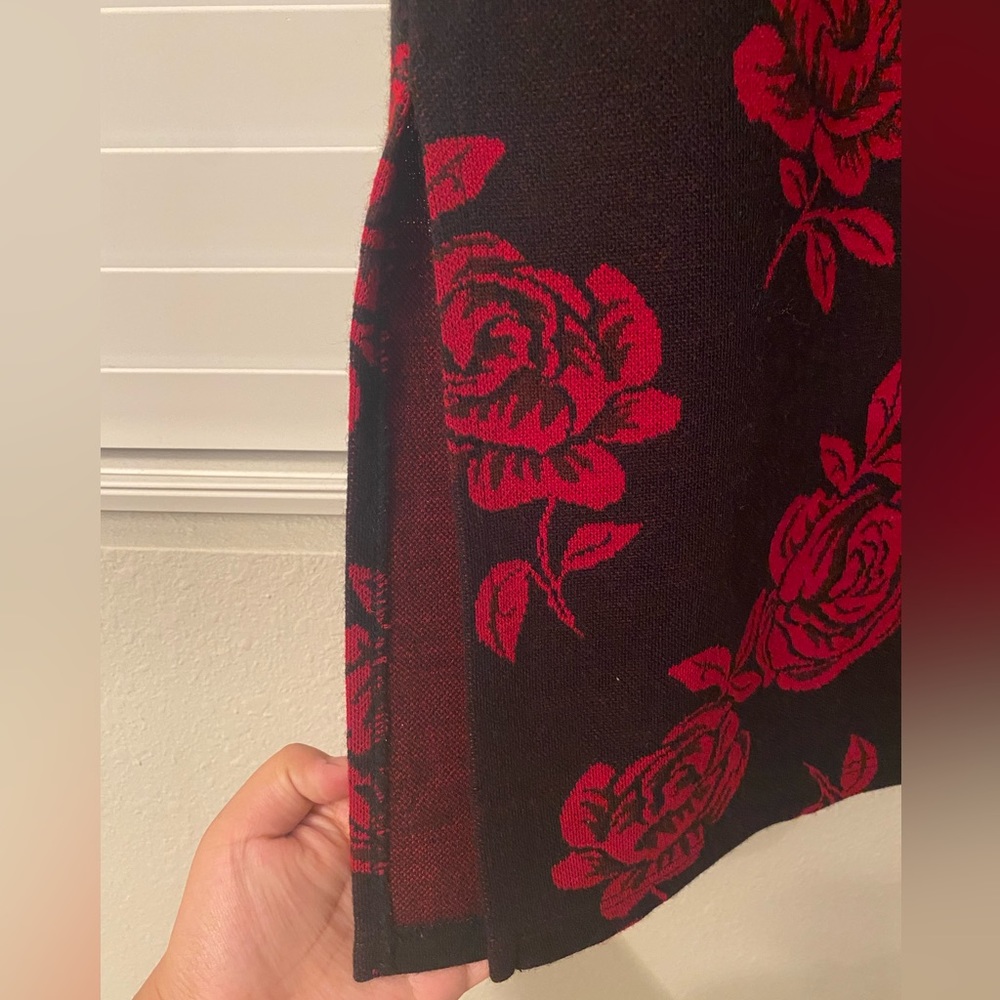 🌟Host Pick!!🌟Black & Red Floral Rose Skirt. - Picture 3 of 6